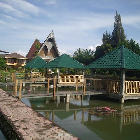 Toba Village Inn Tuk Tuk Exterior photo